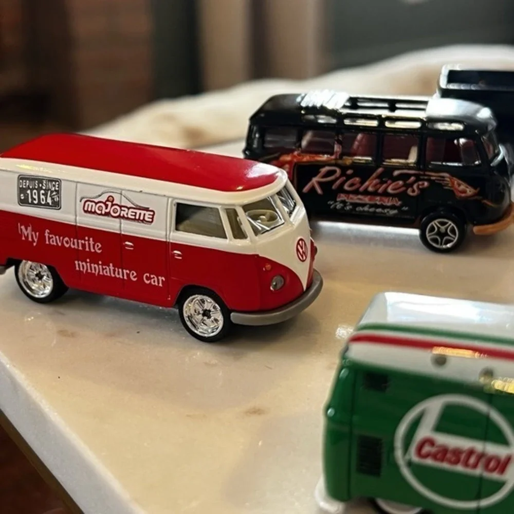 9 Assorted Die Cast Collectables - Mattel,‎ Hot wheels, Greenlight & more